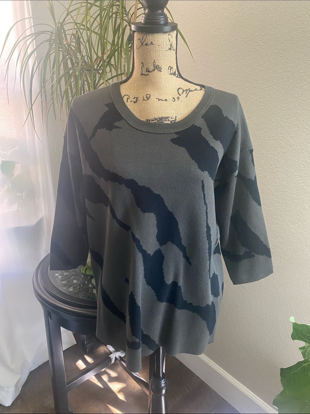 Crewneck Abstract Print Sweater